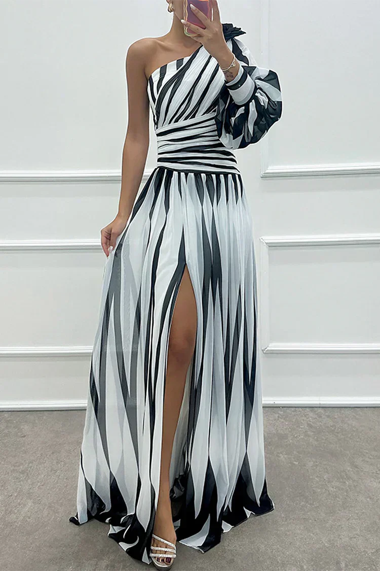 Damen Maxikleid gestreift asymmetrischer Träger plissiert Schlitz – Hochzeit & Partykleid | Anouk