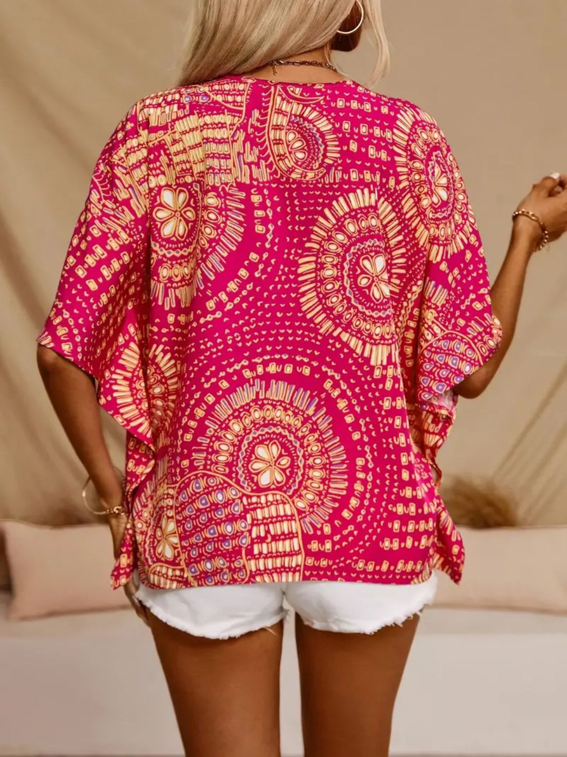 Damen T-Shirt V-Ausschnitt bedruckt Halbarm – fließend für Alltag & Büro | Sarah