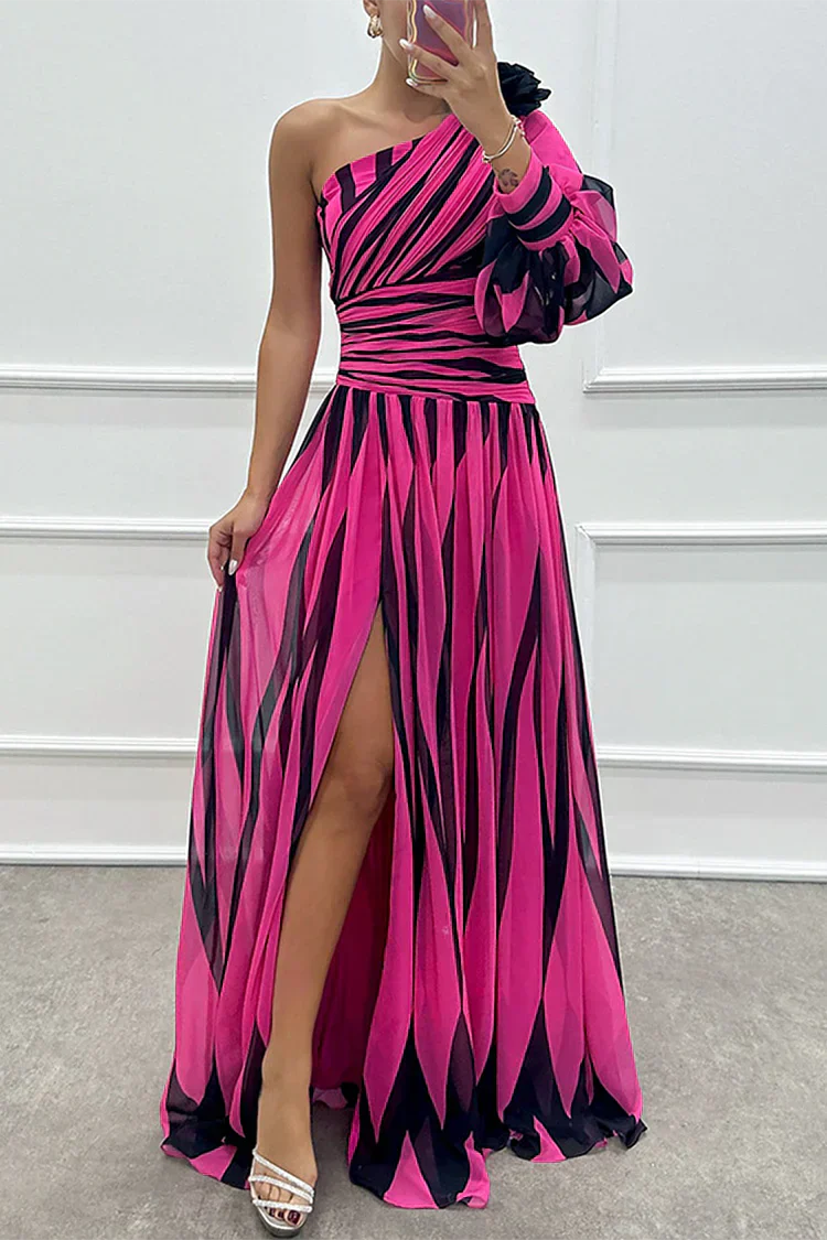 Damen Maxikleid gestreift asymmetrischer Träger plissiert Schlitz – Hochzeit & Partykleid | Anouk