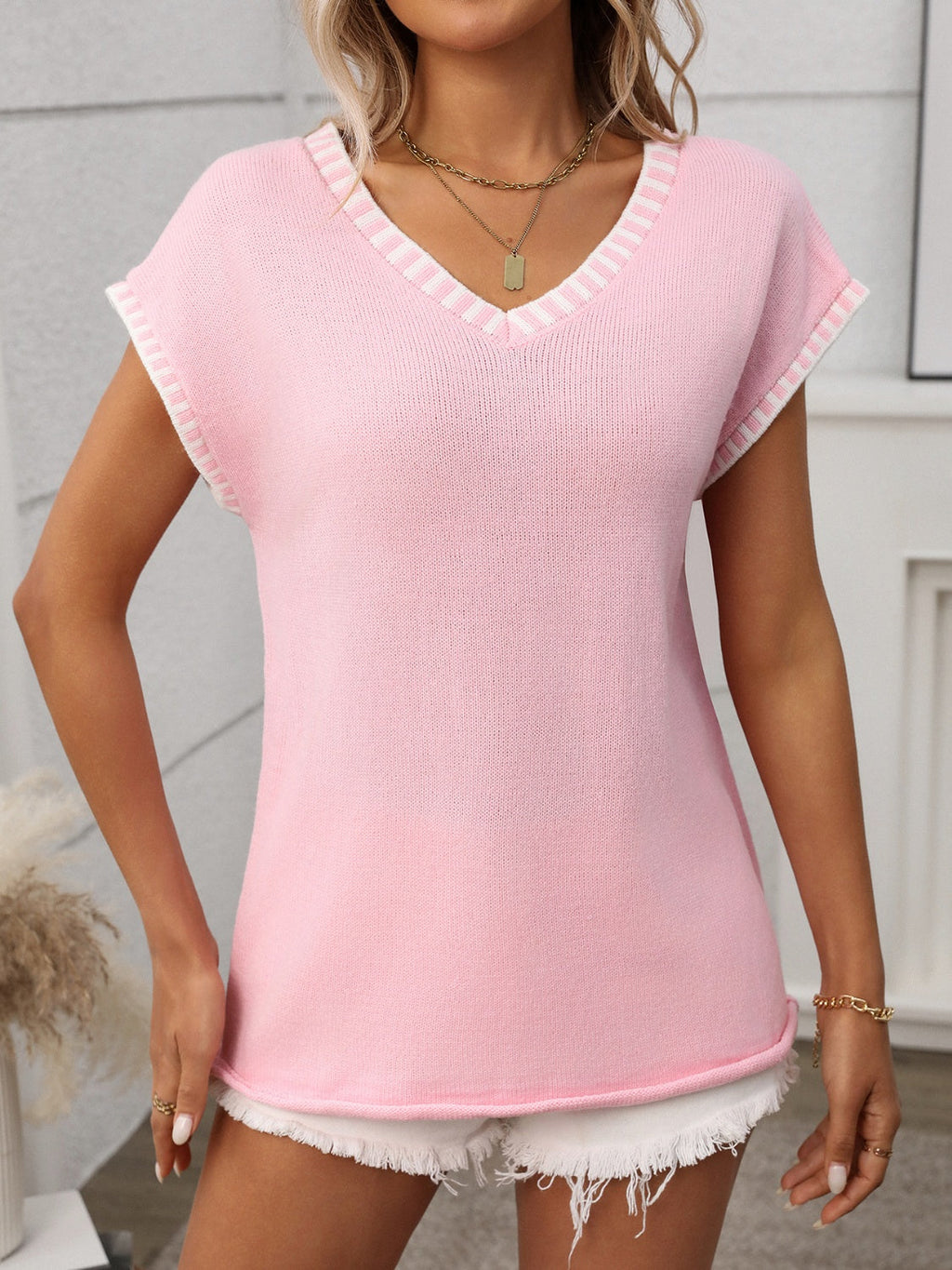 Damen T-Shirt Kurzarm V-Ausschnitt Strick mit Kontrastdetails – lässig & vielseitig | Lea