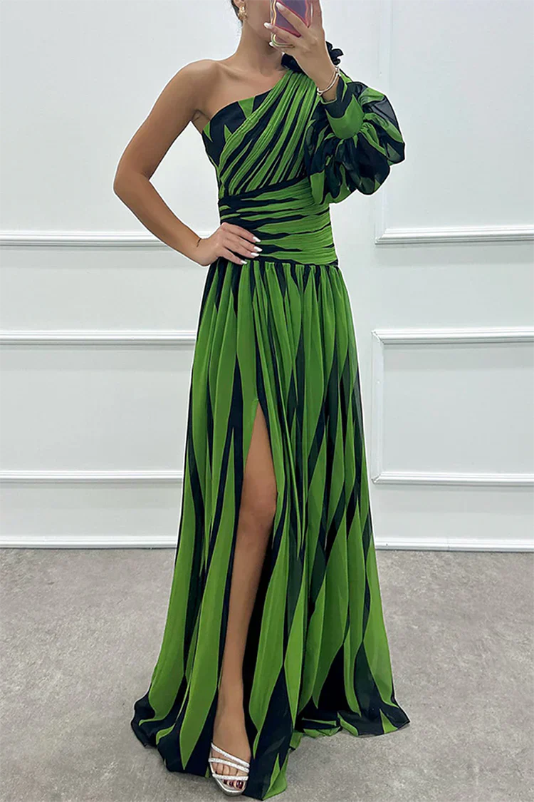 Damen Maxikleid gestreift asymmetrischer Träger plissiert Schlitz – Hochzeit & Partykleid | Anouk