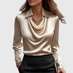 Damen Bluse fließend mit Plissee-Ausschnitt – elegant für Büro & Alltag | Kaya