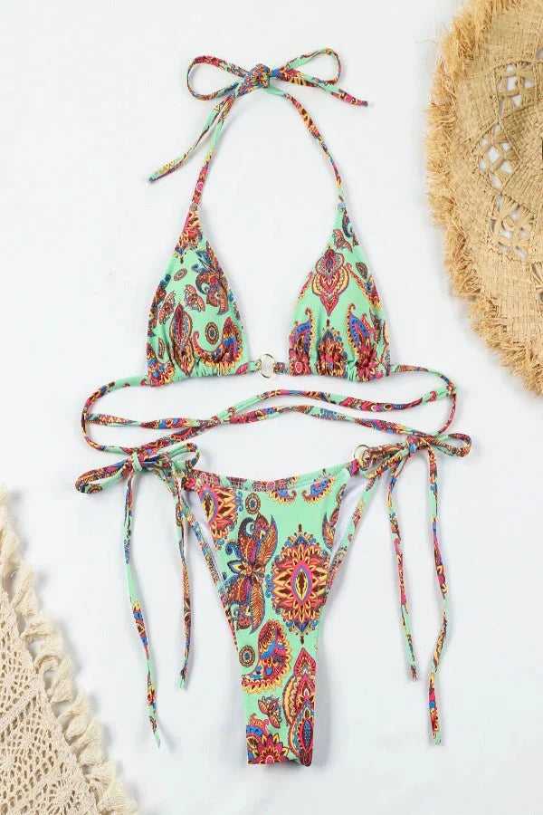 Damen Triangel-Bikini mit seitlichen Schnürungen und Paisley-Print – für Strand & Pool | Nieve
