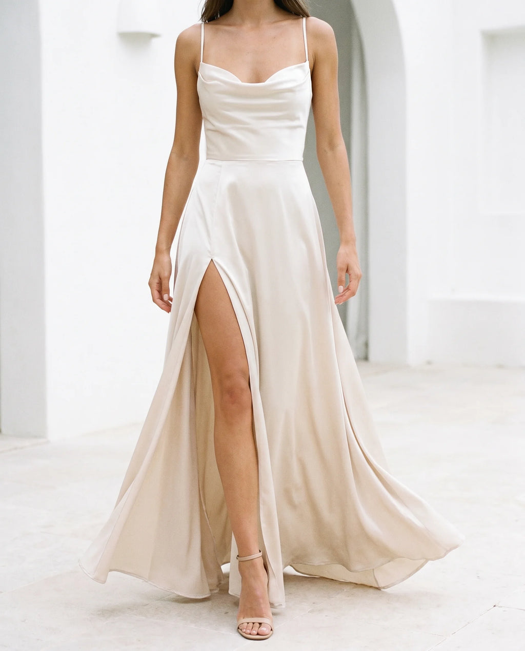 Damen Maxikleid figurbetont – fließende Silhouette mit Beinschlitz | Saga