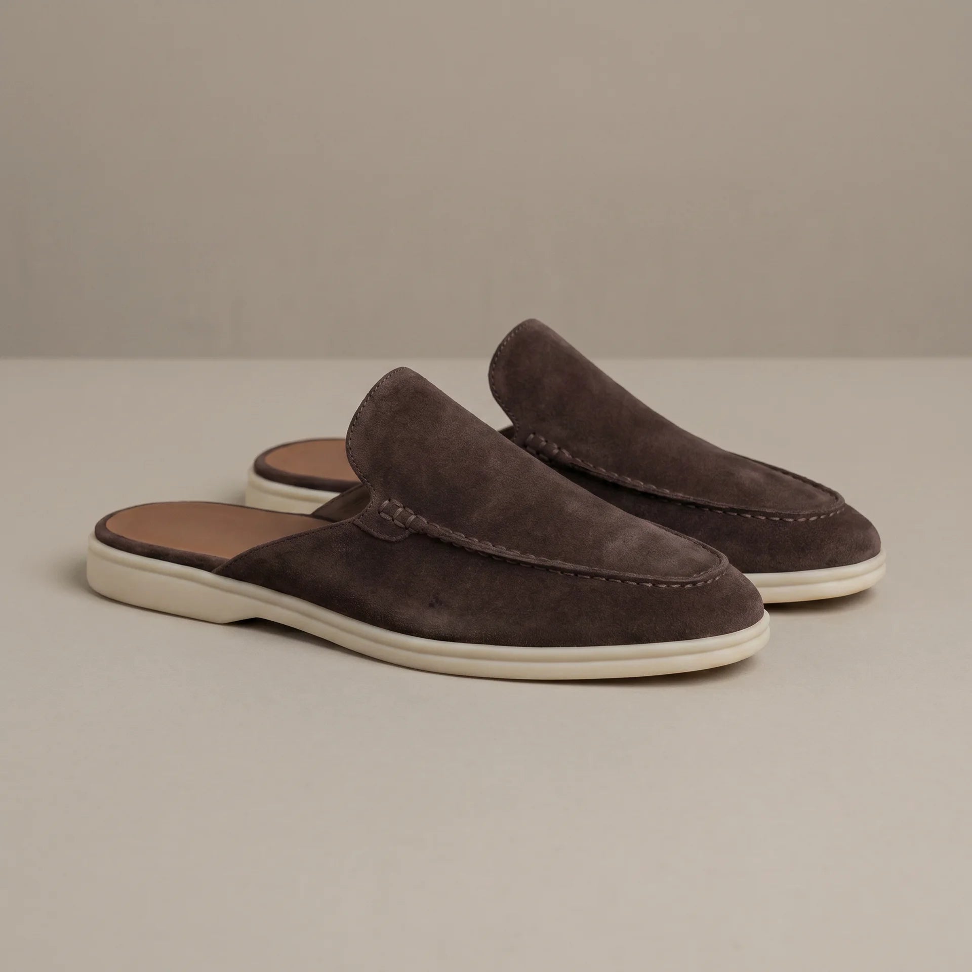 Men's mules with an open back and embroidered detail – Casual and comfortable for everyday wear | Levi