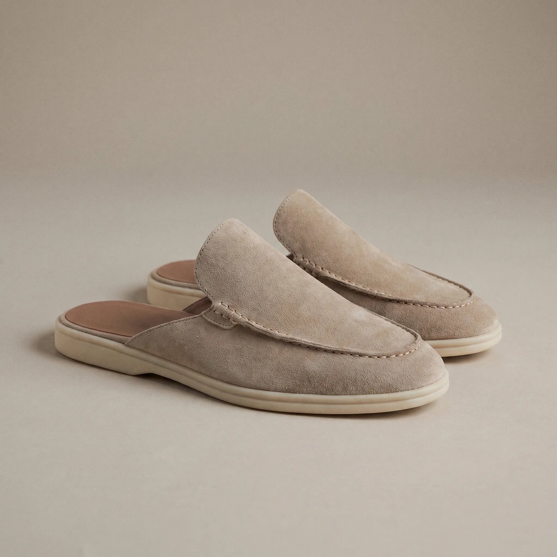 Men's mules with an open back and embroidered detail – Casual and comfortable for everyday wear | Levi