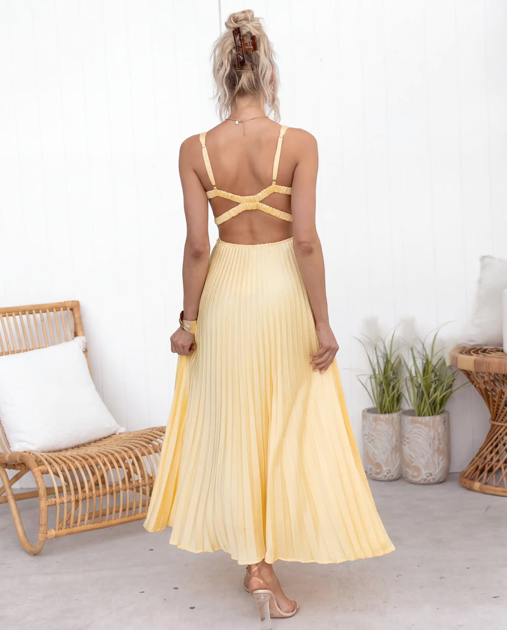 Damen Maxikleid V-Ausschnitt plissiert fließend – Partykleid für Gartenfest & Abend | Liv