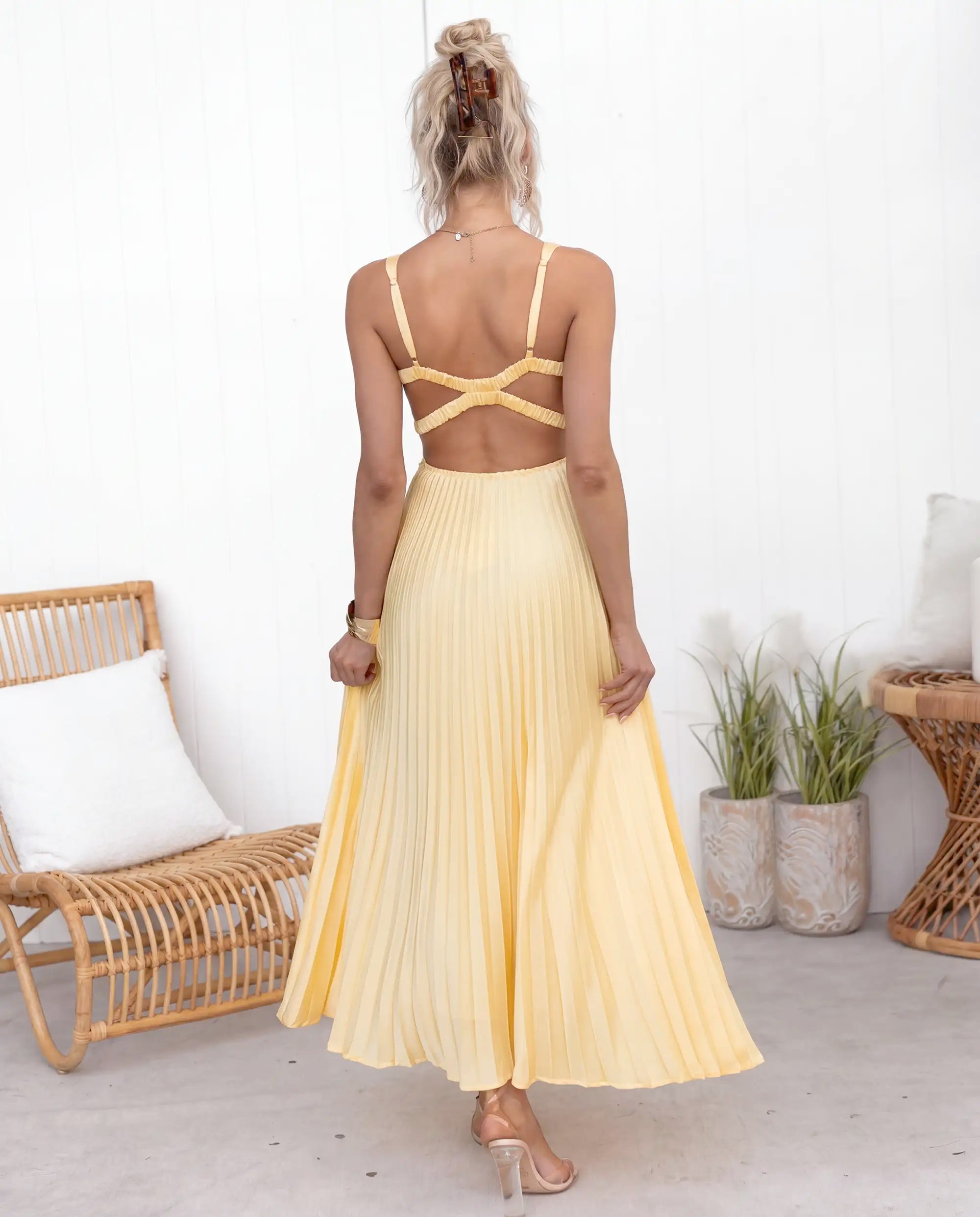 Damen Maxikleid V-Ausschnitt plissiert fließend – Partykleid für Gartenfest & Abend | Liv