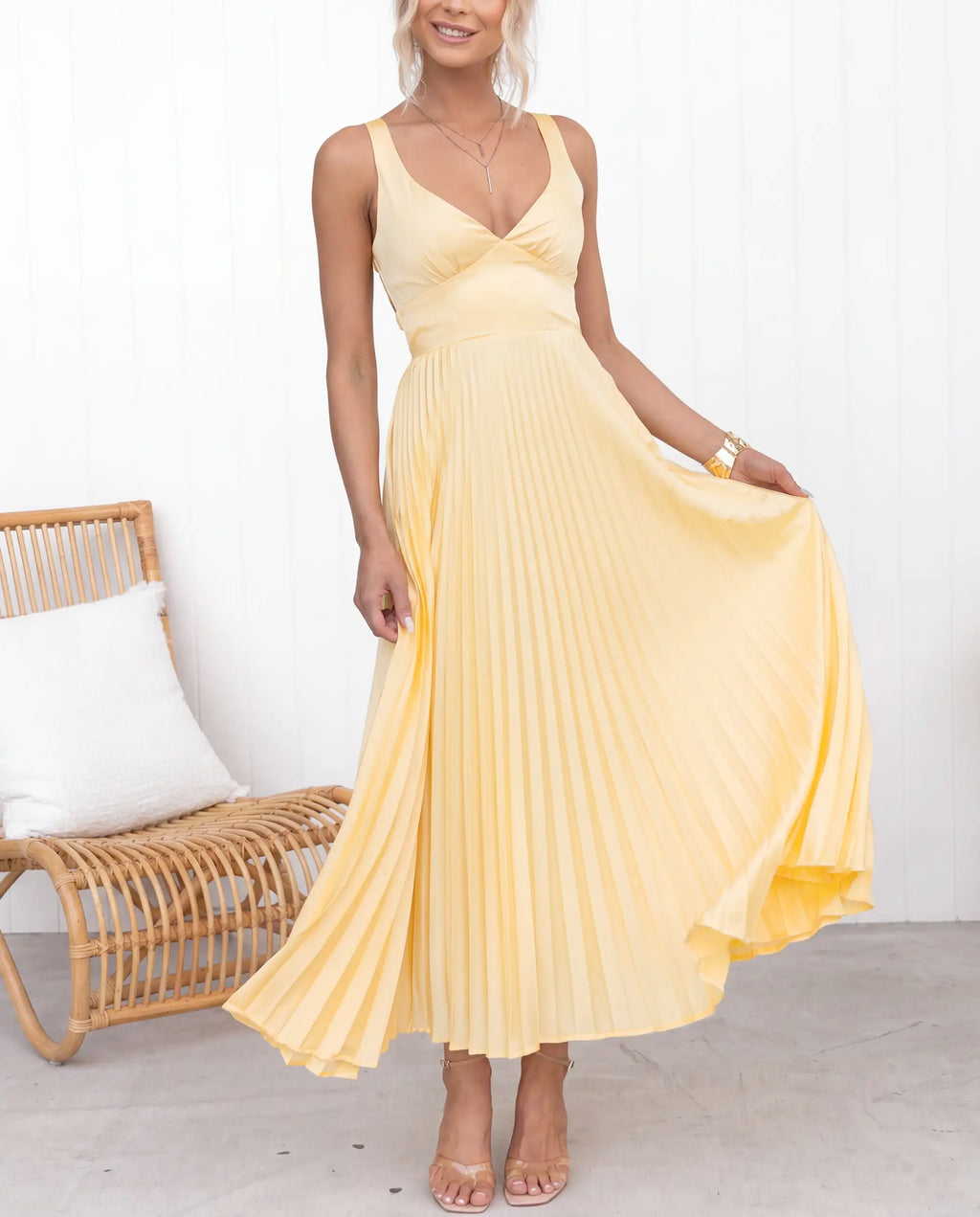 Damen Maxikleid V-Ausschnitt plissiert fließend – Partykleid für Gartenfest & Abend | Liv