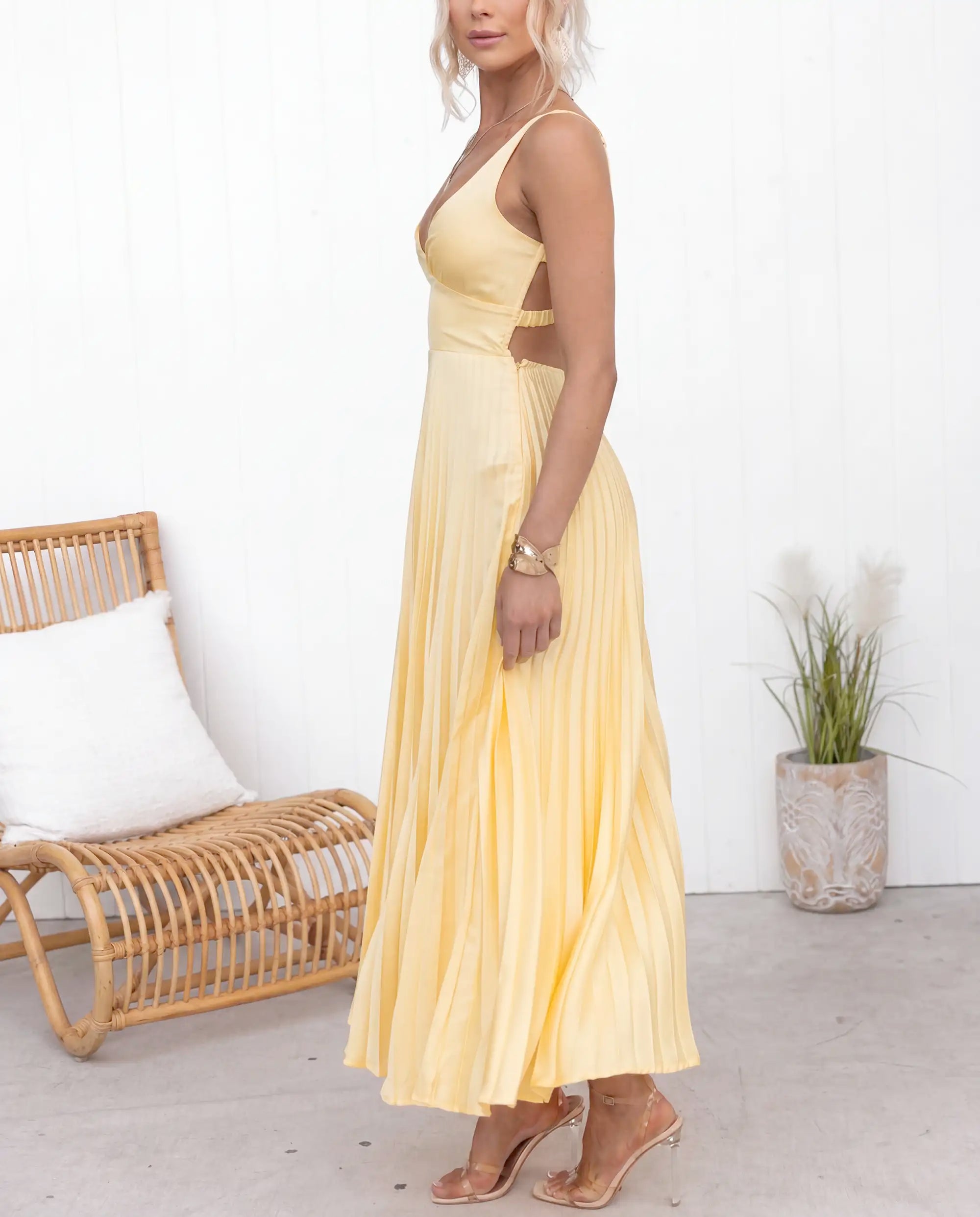 Damen Maxikleid V-Ausschnitt plissiert fließend – Partykleid für Gartenfest & Abend | Liv