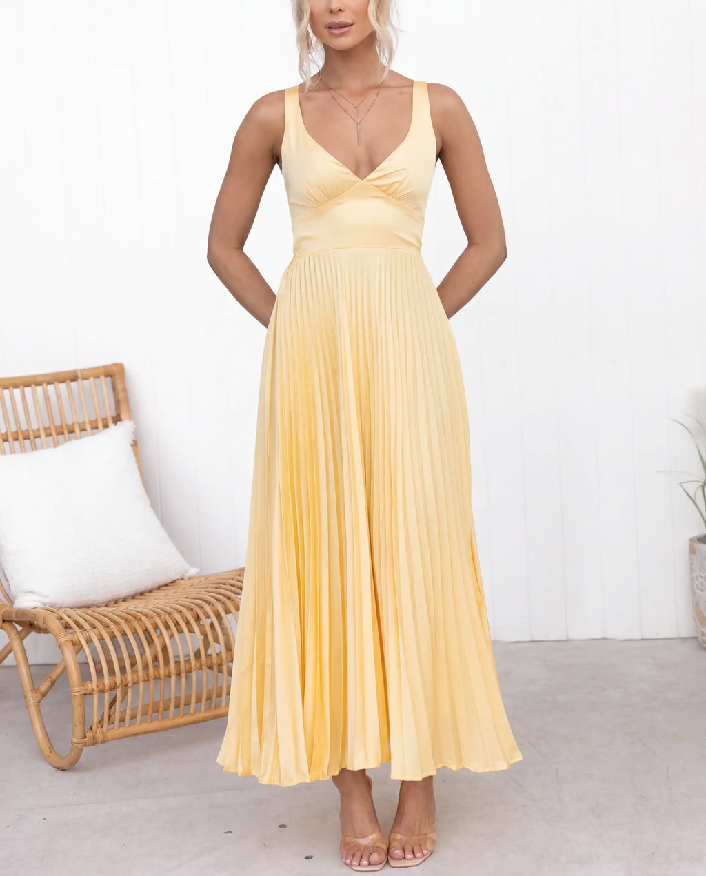Damen Maxikleid V-Ausschnitt plissiert fließend – Partykleid für Gartenfest & Abend | Liv