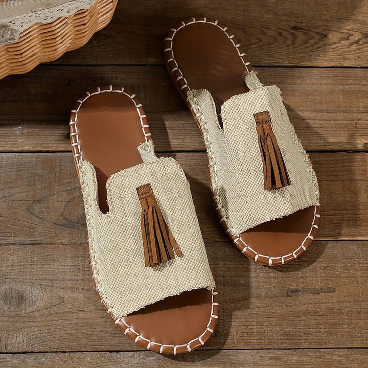 Damen Pantoletten flach Boho mit Quasten – Slip-On für den Sommer | Alma