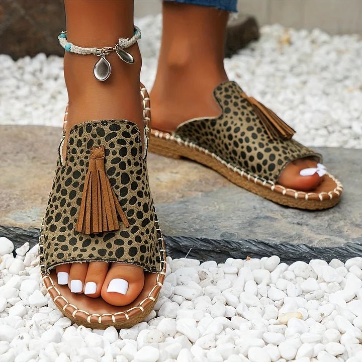 Damen Pantoletten flach Boho mit Quasten – Slip-On für den Sommer | Alma